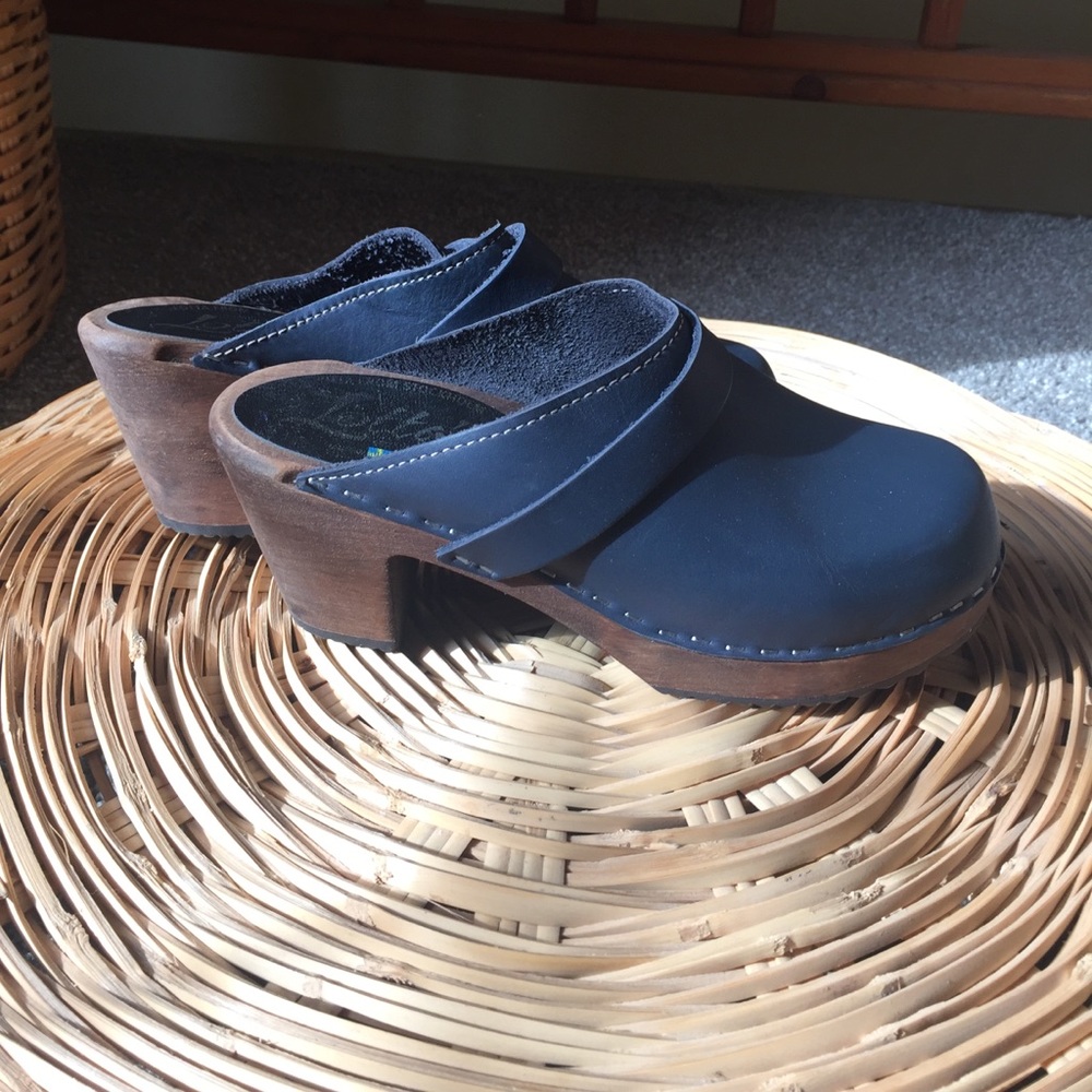 Lotta From Stockholm Navy Blue Leather Clogs